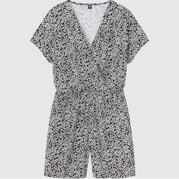 Uniqlo Pants - NWOT UNIQLO Printed Crape Jersey Short-Sleeve Romper. Black White Floral Size L
